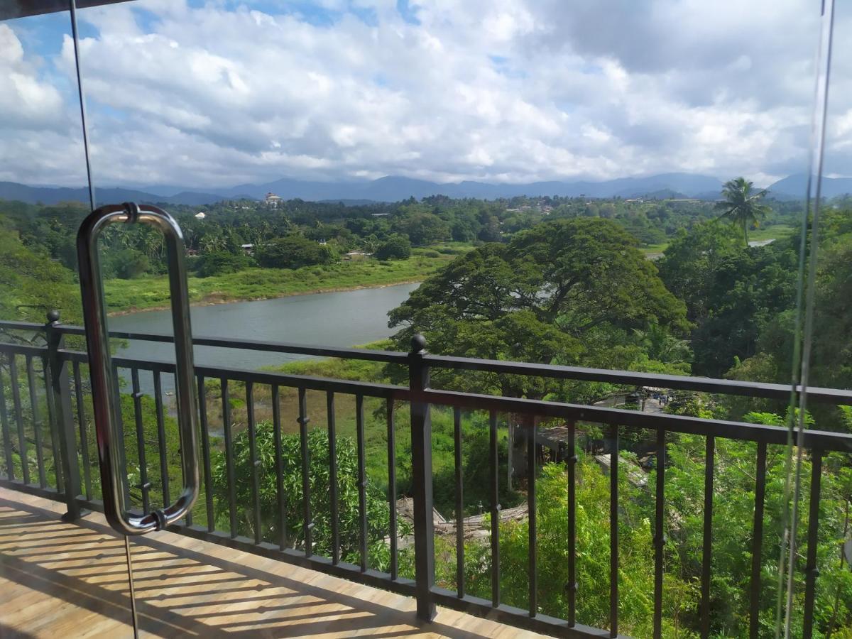 Mahaweli King'S Villa Kandy Extérieur photo